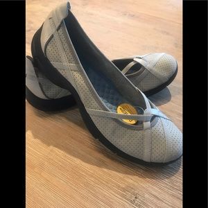 CLARKS SLIP ON WOMENS LEARHER SHOES SIZE 10 W